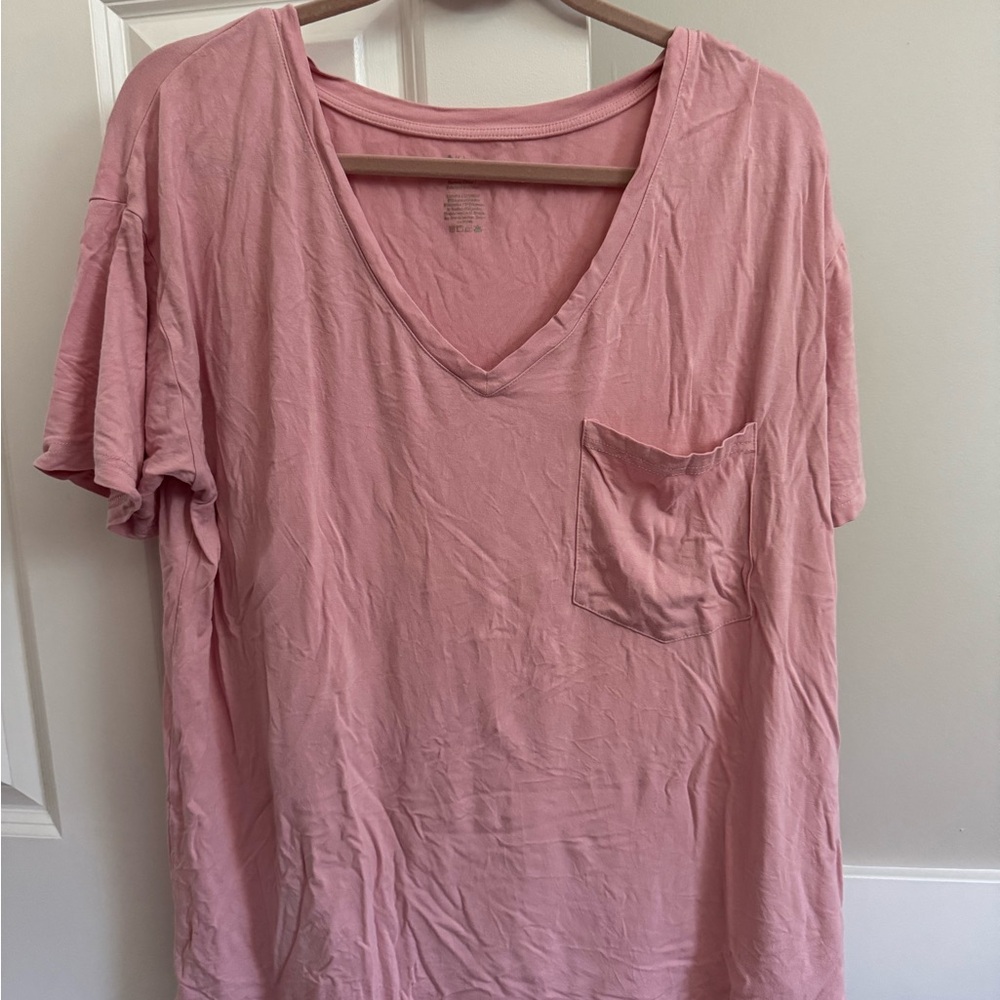 Kyte BABY women’s relaxed fit v neck in crepe, medium